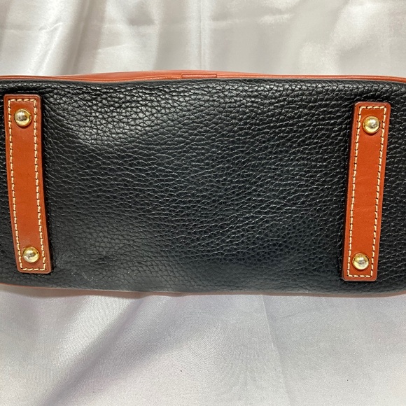 Dooney Burke black leather  Dome purse 38-H4e - Picture 6 of 12